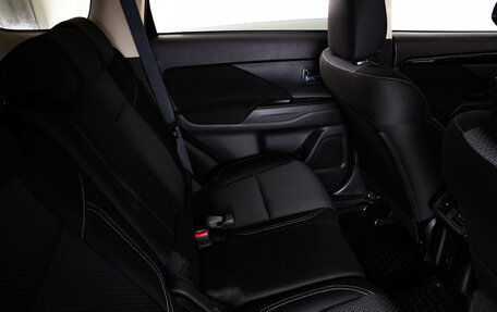 Mitsubishi Outlander III рестайлинг 3, 2021 год, 2 299 000 рублей, 12 фотография