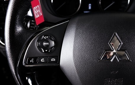 Mitsubishi Outlander III рестайлинг 3, 2021 год, 2 299 000 рублей, 18 фотография