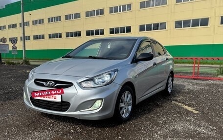 Hyundai Solaris II рестайлинг, 2013 год, 850 000 рублей, 2 фотография
