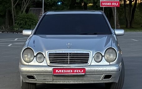 Mercedes-Benz E-Класс, 1997 год, 305 000 рублей, 1 фотография