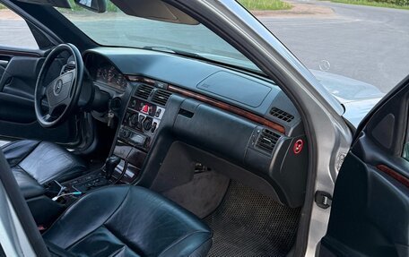 Mercedes-Benz E-Класс, 1997 год, 305 000 рублей, 6 фотография