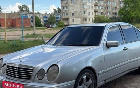 Mercedes-Benz E-Класс, 1997 год, 305 000 рублей, 4 фотография