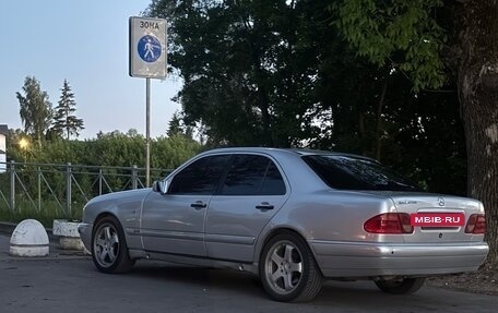 Mercedes-Benz E-Класс, 1997 год, 305 000 рублей, 2 фотография