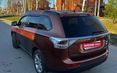 Mitsubishi Outlander III рестайлинг 3, 2012 год, 1 100 000 рублей, 6 фотография