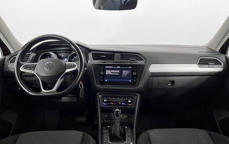 Volkswagen Tiguan II, 2021 год, 2 350 000 рублей, 14 фотография