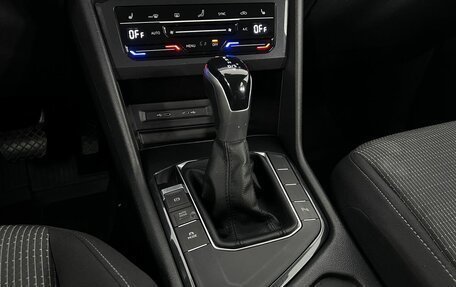 Volkswagen Tiguan II, 2021 год, 2 350 000 рублей, 16 фотография