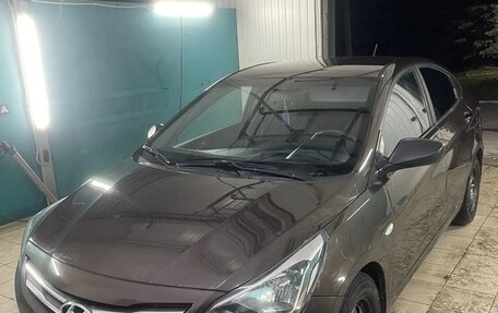 Hyundai Solaris II рестайлинг, 2015 год, 680 000 рублей, 2 фотография