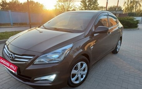 Hyundai Solaris II рестайлинг, 2015 год, 950 000 рублей, 2 фотография