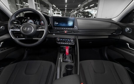 Hyundai Elantra, 2024 год, 3 050 000 рублей, 8 фотография