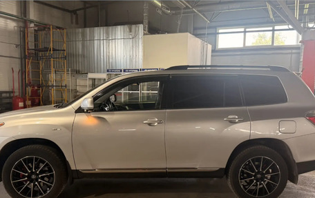 Toyota Highlander III, 2013 год, 1 350 000 рублей, 2 фотография