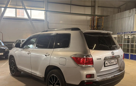 Toyota Highlander III, 2013 год, 1 350 000 рублей, 3 фотография