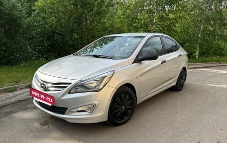 Hyundai Solaris II рестайлинг, 2015 год, 815 000 рублей, 2 фотография
