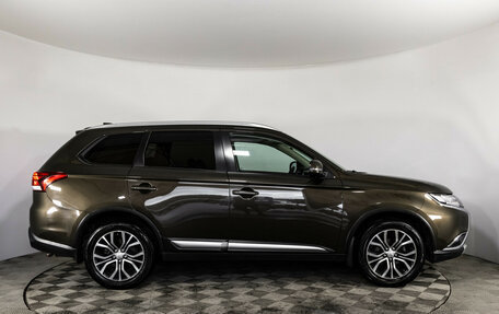 Mitsubishi Outlander III рестайлинг 3, 2018 год, 2 299 000 рублей, 4 фотография