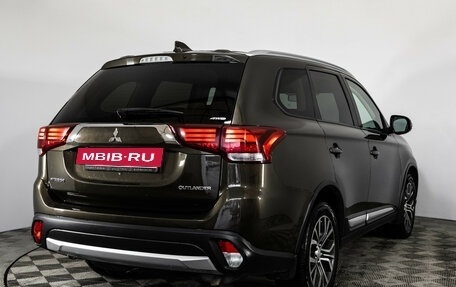 Mitsubishi Outlander III рестайлинг 3, 2018 год, 2 299 000 рублей, 6 фотография