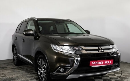 Mitsubishi Outlander III рестайлинг 3, 2018 год, 2 299 000 рублей, 3 фотография