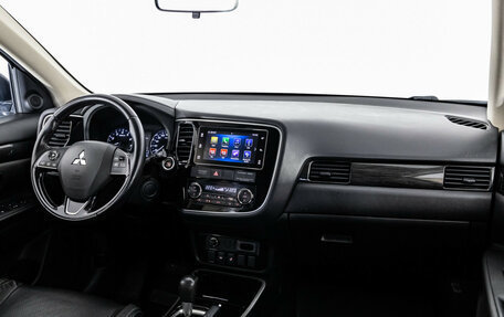 Mitsubishi Outlander III рестайлинг 3, 2018 год, 2 299 000 рублей, 10 фотография
