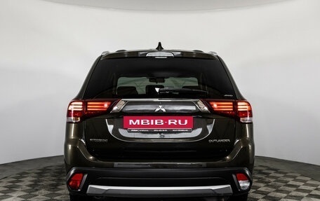 Mitsubishi Outlander III рестайлинг 3, 2018 год, 2 299 000 рублей, 7 фотография