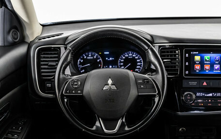 Mitsubishi Outlander III рестайлинг 3, 2018 год, 2 299 000 рублей, 13 фотография