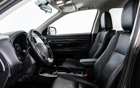 Mitsubishi Outlander III рестайлинг 3, 2018 год, 2 299 000 рублей, 20 фотография