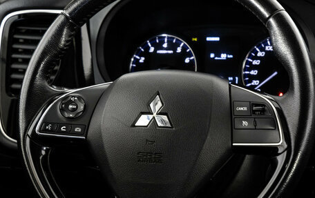 Mitsubishi Outlander III рестайлинг 3, 2018 год, 2 299 000 рублей, 12 фотография