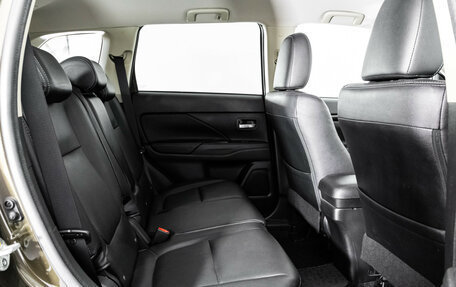 Mitsubishi Outlander III рестайлинг 3, 2018 год, 2 299 000 рублей, 22 фотография