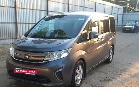 Honda Stepwgn IV, 2017 год, 1 900 000 рублей, 2 фотография