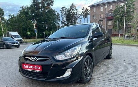 Hyundai Solaris II рестайлинг, 2012 год, 750 000 рублей, 1 фотография