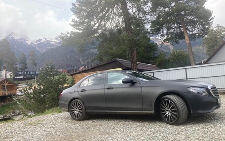 Mercedes-Benz E-Класс, 2018 год, 2 100 000 рублей, 5 фотография