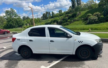 Renault Logan II, 2018 год, 300 000 рублей, 3 фотография