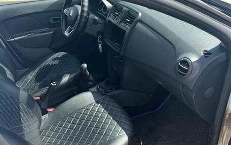Renault Logan II, 2018 год, 300 000 рублей, 11 фотография