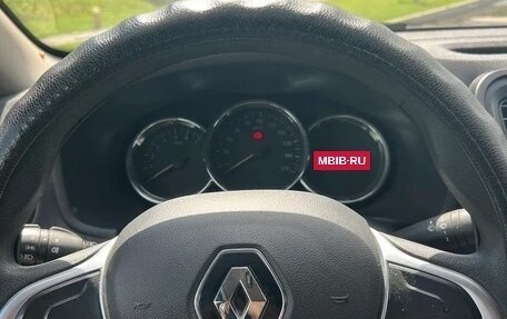 Renault Logan II, 2018 год, 300 000 рублей, 12 фотография