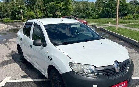 Renault Logan II, 2018 год, 300 000 рублей, 2 фотография
