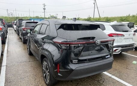 Toyota Yaris Cross, 2021 год, 1 690 000 рублей, 3 фотография