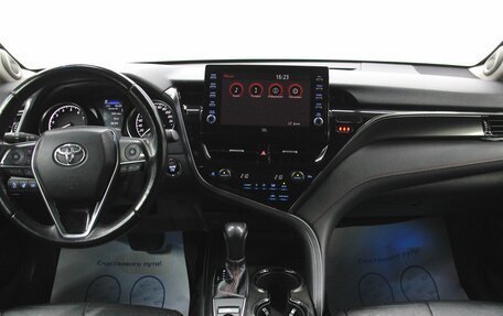 Toyota Camry, 2021 год, 3 150 000 рублей, 12 фотография