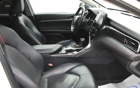 Toyota Camry, 2021 год, 3 150 000 рублей, 27 фотография