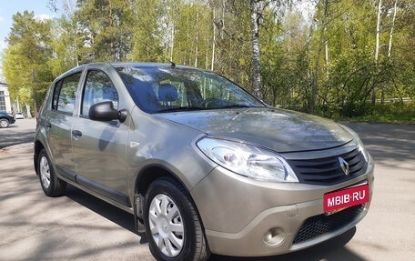 Renault Sandero I, 2012 год, 799 000 рублей, 1 фотография