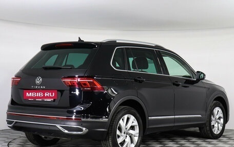 Volkswagen Tiguan II, 2021 год, 3 927 000 рублей, 6 фотография