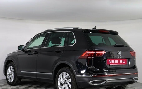 Volkswagen Tiguan II, 2021 год, 3 927 000 рублей, 8 фотография