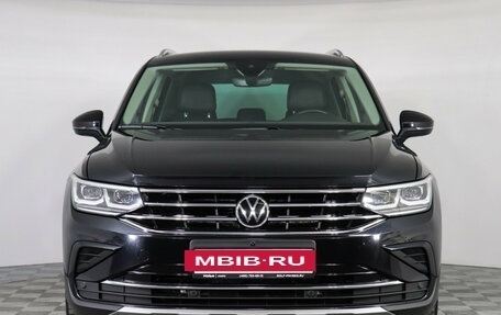 Volkswagen Tiguan II, 2021 год, 3 927 000 рублей, 2 фотография