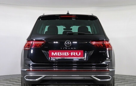Volkswagen Tiguan II, 2021 год, 3 927 000 рублей, 7 фотография