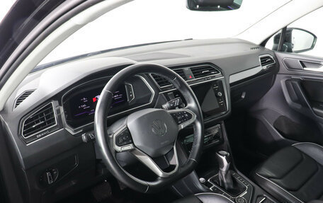 Volkswagen Tiguan II, 2021 год, 3 927 000 рублей, 10 фотография