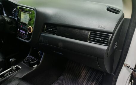 Mitsubishi Outlander III рестайлинг 3, 2016 год, 1 650 000 рублей, 5 фотография