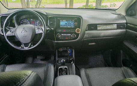Mitsubishi Outlander III рестайлинг 3, 2016 год, 1 650 000 рублей, 12 фотография
