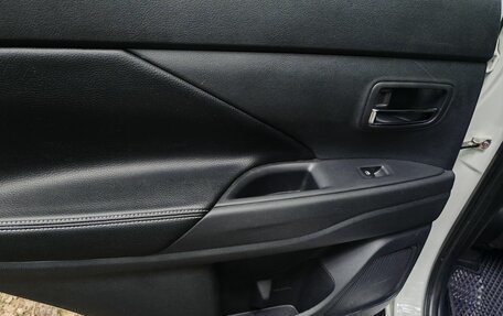 Mitsubishi Outlander III рестайлинг 3, 2016 год, 1 650 000 рублей, 14 фотография