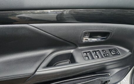Mitsubishi Outlander III рестайлинг 3, 2016 год, 1 650 000 рублей, 17 фотография