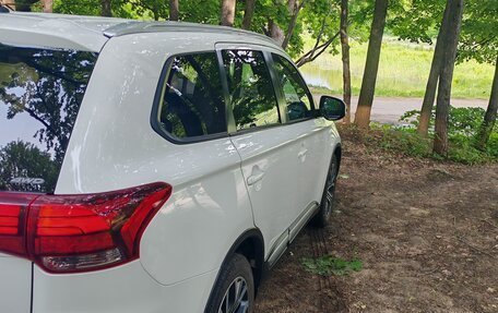 Mitsubishi Outlander III рестайлинг 3, 2016 год, 1 650 000 рублей, 24 фотография