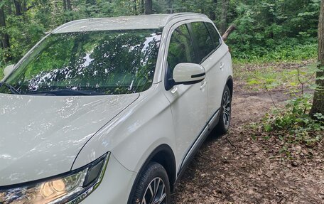 Mitsubishi Outlander III рестайлинг 3, 2016 год, 1 650 000 рублей, 30 фотография