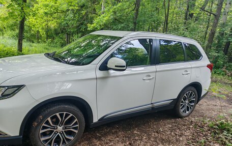 Mitsubishi Outlander III рестайлинг 3, 2016 год, 1 650 000 рублей, 29 фотография