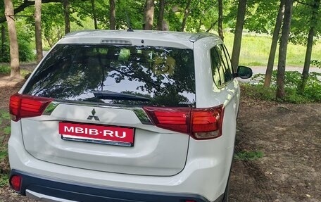Mitsubishi Outlander III рестайлинг 3, 2016 год, 1 650 000 рублей, 25 фотография