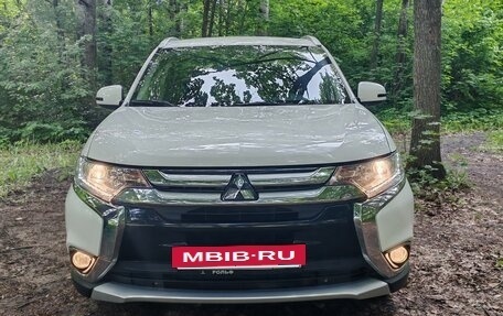 Mitsubishi Outlander III рестайлинг 3, 2016 год, 1 650 000 рублей, 31 фотография